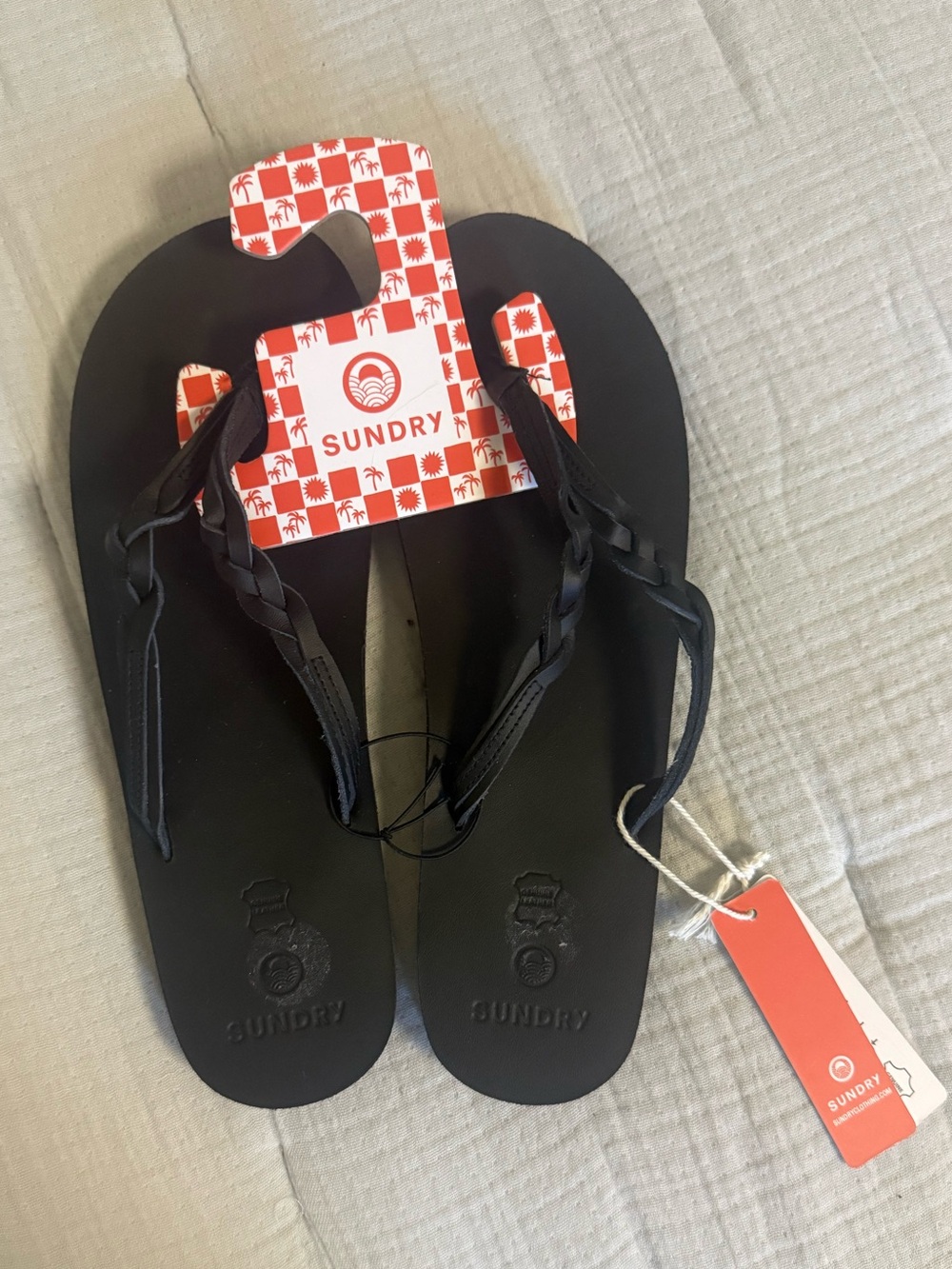 Sundry leather braided flip flops new size 10